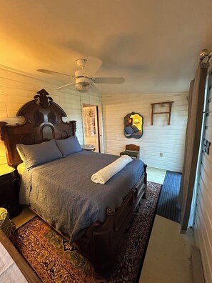 2 bedrooms, travel cot, free WiFi, bed sheets