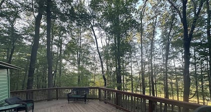 Secluded Cabin Retreat Fire Pit & Nature Near Gettysburg