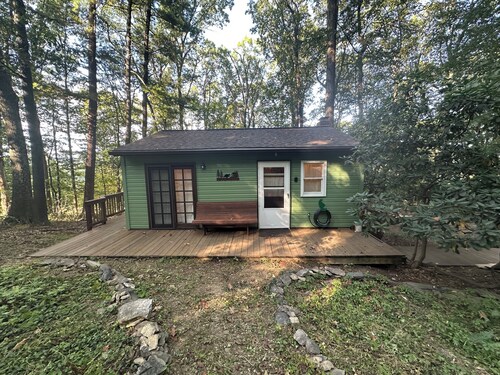 The Green Glade Family Glamping Cabin Near Gettysburg & Trails