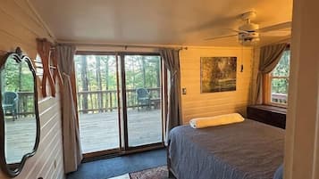 2 bedrooms, travel crib, free WiFi, bed sheets