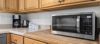 3 Bedroom Home Near Twin Lakes Beach