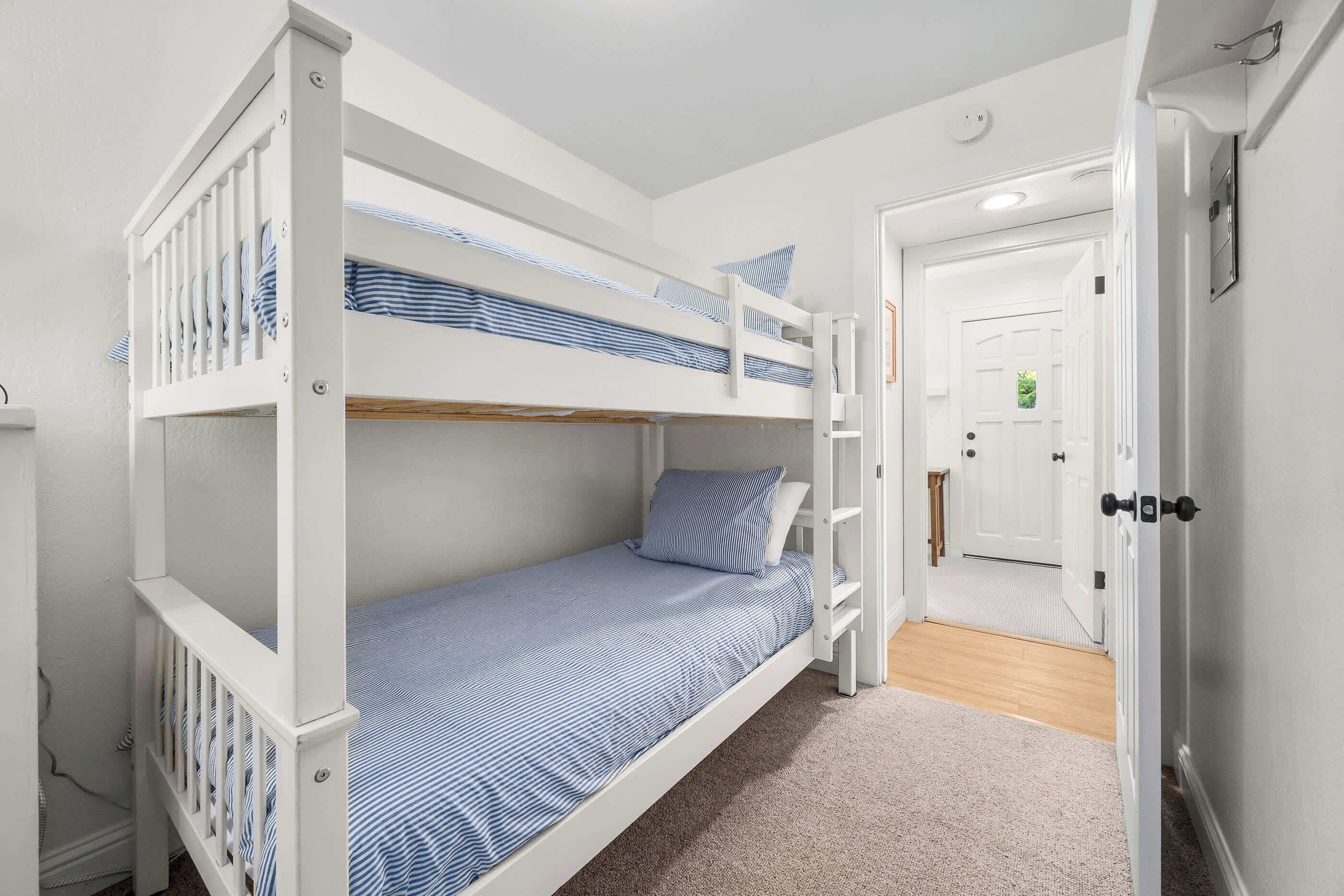 3 bedrooms, desk, iron/ironing board, WiFi