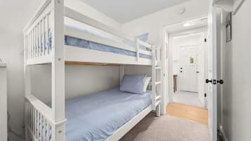 3 bedrooms, desk, iron/ironing board, WiFi