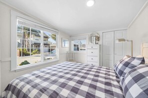 3 bedrooms, desk, iron/ironing board, WiFi