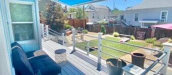 Reno`s Getaway- King Bed, Hot Tub, Lovely Yard