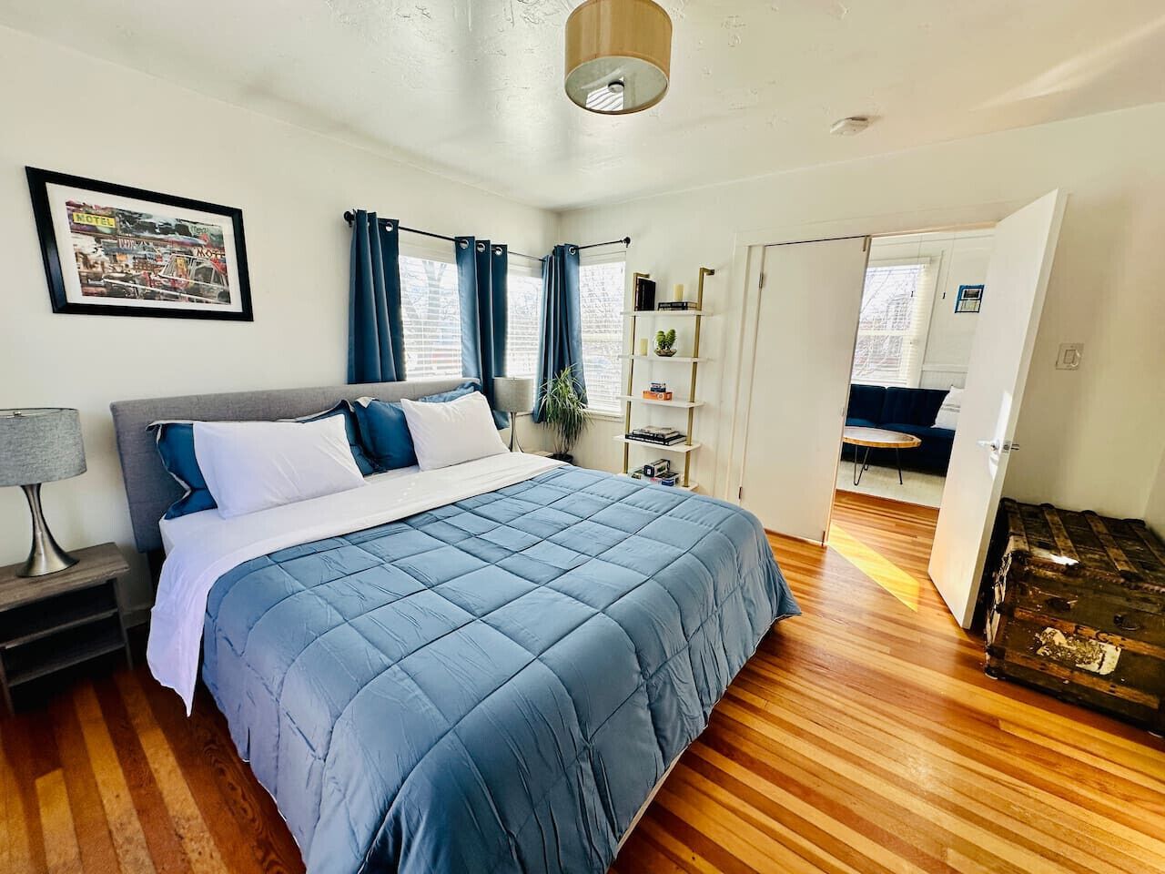 2 habitaciones, escritorio, tabla de planchar con plancha y wifi 