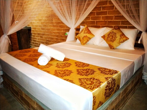 Basic Double Room, Garden View | In-room safe, desk, laptop workspace, iron/ironing board