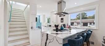 Pet Friendly / Gated Backyard / Game room/ Hot Tub