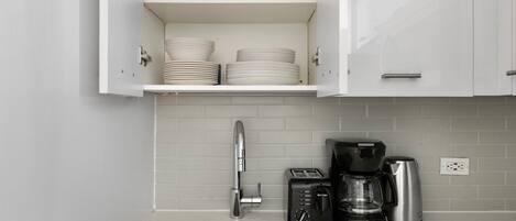 Refrigerador, microondas, horno y lavavajillas