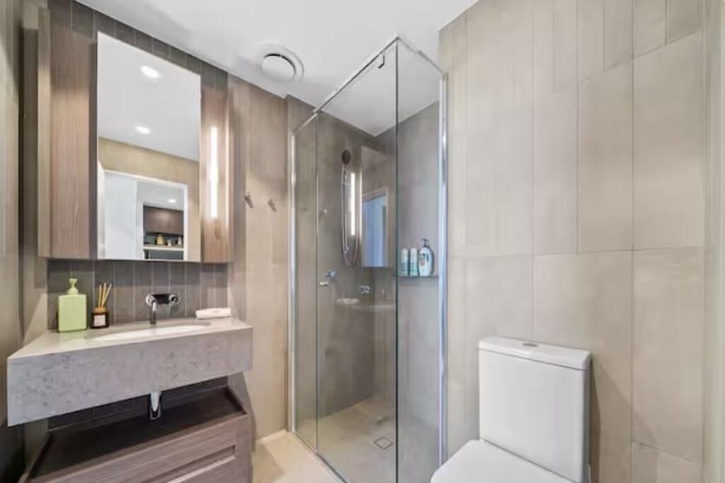 Queen's Residence -Brand New Apt Lvl 20 - Newstead