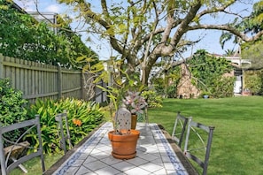 Outdoor dining - Mosman Hideaway w Waterview , Spacious (Mosman)