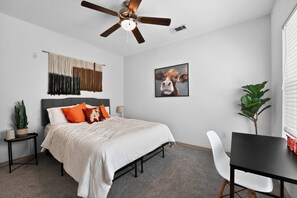 3 bedrooms, desk, iron/ironing board, WiFi - Winter Deals |Near UT Campus + Resort Style Perks! (Austin)