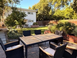 تناول الطعام بالخارج