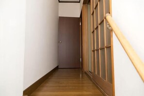 Interior - Nishioi House (Tokyo)