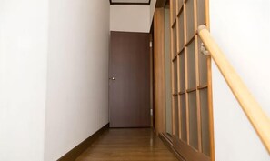 Interior - Nishioi House (Tokyo)