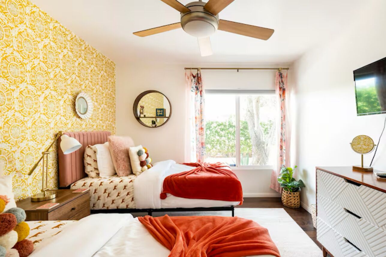 4 bedrooms, iron/ironing board, WiFi, bed sheets