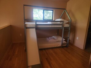 Room - Hike Mt. Lemmon Cabin, 2 bedrooms, plus loft sleeping space (Summerhaven)