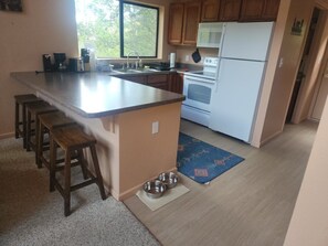 Private kitchen - Hike Mt. Lemmon Cabin, 2 bedrooms, plus loft sleeping space (Summerhaven)
