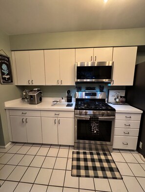 Microondas, horno, placa de cocina, lavavajillas
