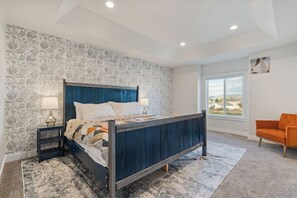 5 chambres, fer et planche à repasser, lit de bébé portatif, Wi-Fi