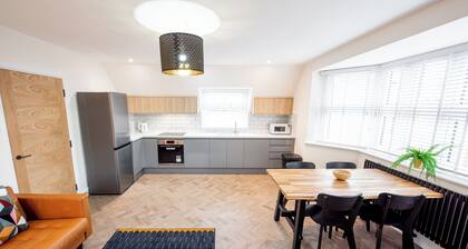 5 Royal Apartments, Private Parking, Fast WIFI