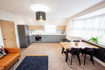 5 Royal Apartments, Private Parking, Fast WIFI