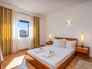 Fer et planche à repasser, accès Internet, draps fournis