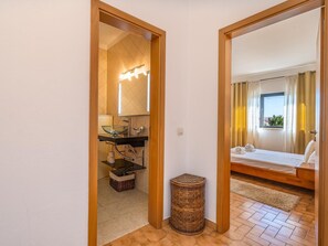 Iron/ironing board, internet, bed sheets - Comfort and ideal location to explore Lagos (Lagos)