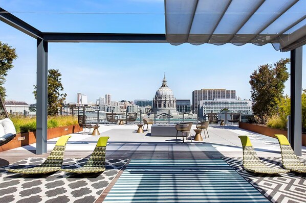 Terrace/patio - Blueground | Civic Center, pool, nr City Hall (San Francisco)