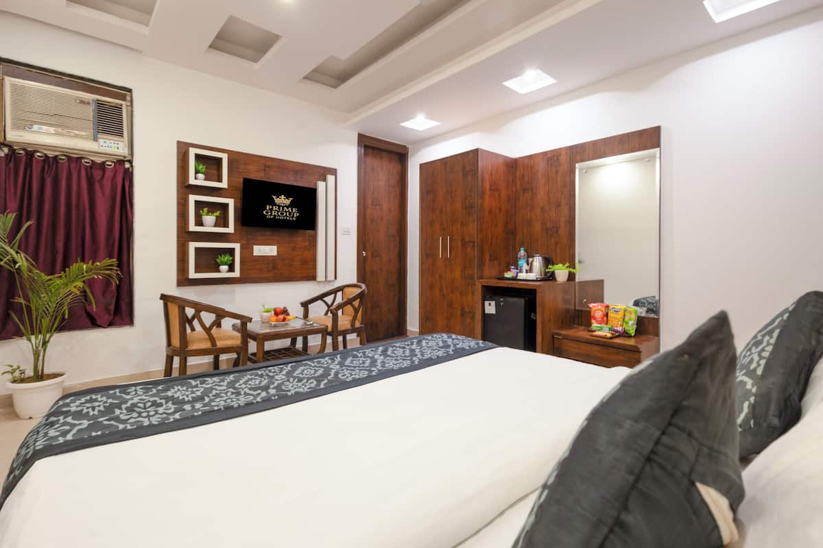 Premium bedding, pillowtop beds, laptop workspace, free WiFi