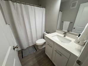 Bidet, håndklæder, Sæbe, Toiletpapir