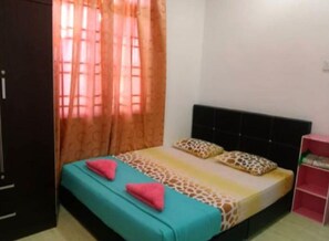 Desk, laptop workspace, free WiFi, bed sheets