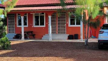 Desk, laptop workspace, free WiFi