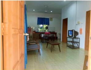 32-inch LED TV with satellite channels