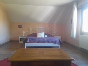 2 slaapkamers, een strijkplank/strijkijzer, wifi, beddengoed