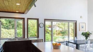 Fridge, microwave, dishwasher, coffee/tea maker