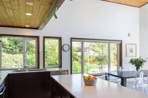 Fridge, microwave, dishwasher, coffee/tea maker - Casa La Mount by Elite Havens (Niseko)