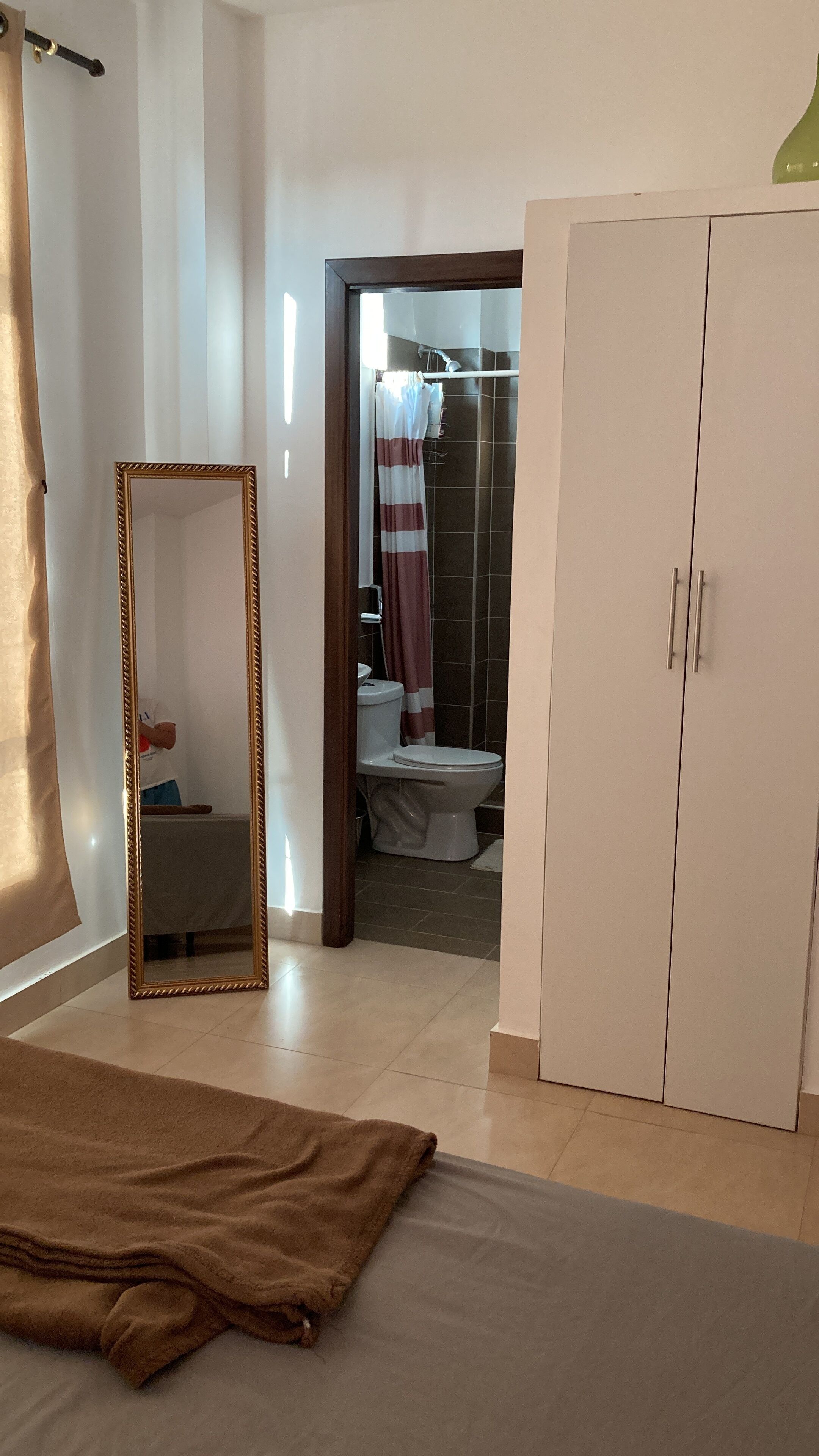 4 bedrooms, iron/ironing board, free WiFi