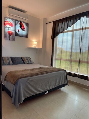 4 bedrooms, iron/ironing board, free WiFi