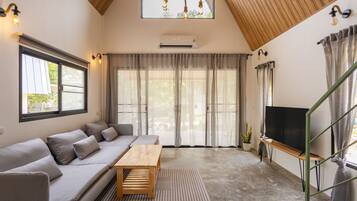 Loft, Balcony, Garden View | Front of property
