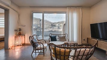 Suite | Individually decorated, individually furnished, free WiFi, bed sheets