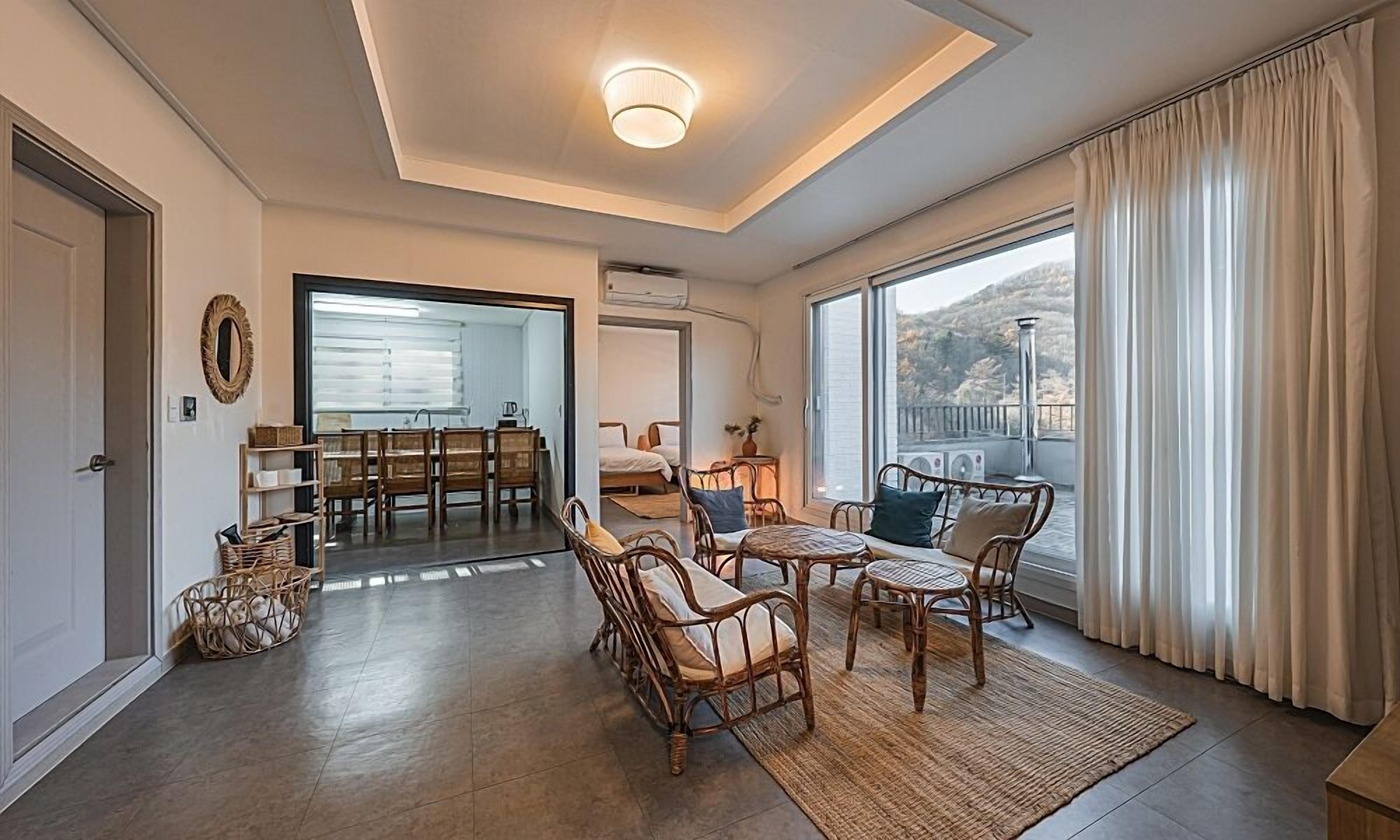 Suite | Individually decorated, individually furnished, free WiFi, bed sheets