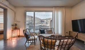 Suite | Individually decorated, individually furnished, free WiFi, bed sheets