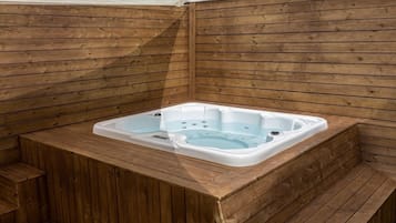 Private spa tub