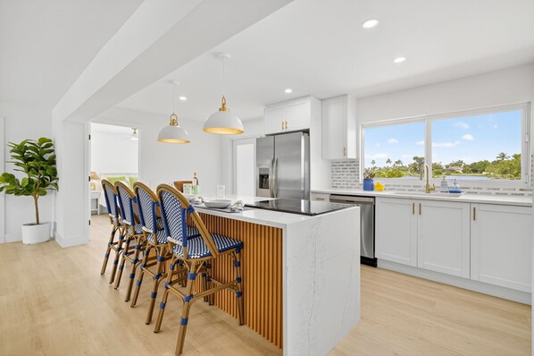 Fridge, microwave, oven, stovetop - Stunning pool house in the Dunes! (Sanibel)