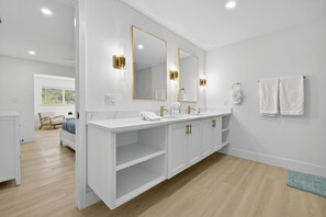 4 bedrooms, desk, iron/ironing board, WiFi - Stunning pool house in the Dunes! (Sanibel)