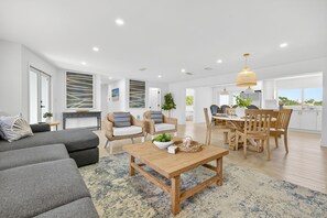 TV - Stunning pool house in the Dunes! (Sanibel)