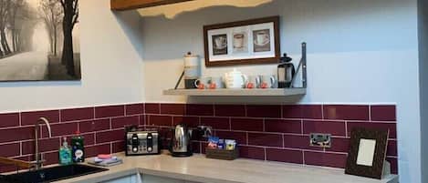 Coffee/tea maker, fridge, microwave, oven