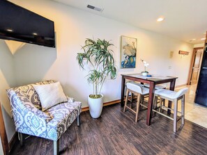 Interior - Downtown Retreat: Top Floor, Walkable, LAKE & Mountain VIEWS (Chelan)