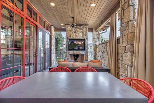 Lake Travis Cottage | Hot Tub | Pickleball | BBQ